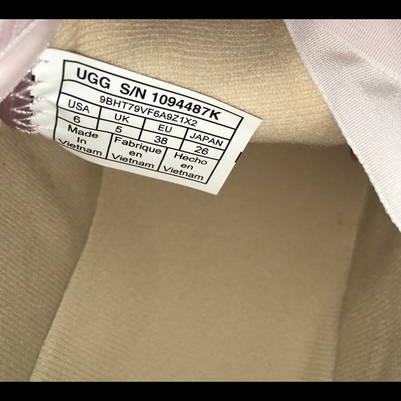 Ugg  👟 - Picture 4 of 8